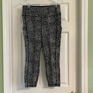 Torrid Activewear Black/white Crop Leggings-Sz 1X